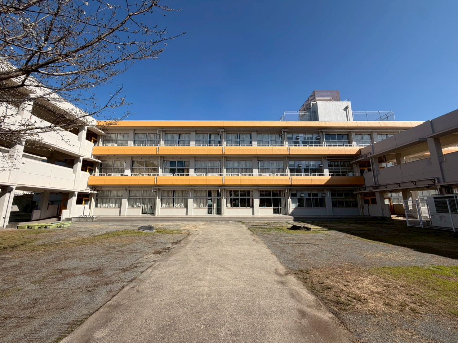 木曽川東小学校北舎・渡り廊下外壁塗装工事